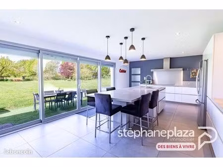 maison 8 pièces 273 m²