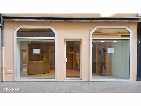 local commercial boutique à bourg