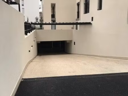 parking/box 30 m² hyères