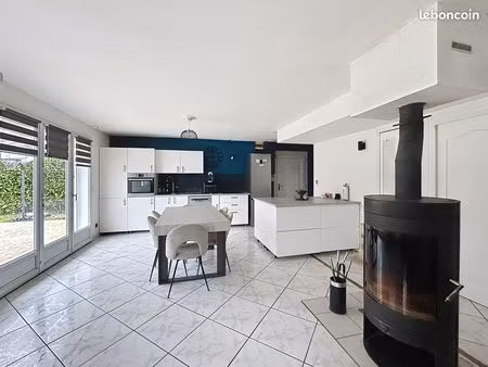 villa 4 pièces 95 m²