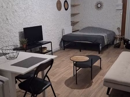 loue grand studio meublé