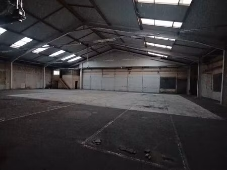 local industriel 903 m² – bureaux + accès camion – sécurisé