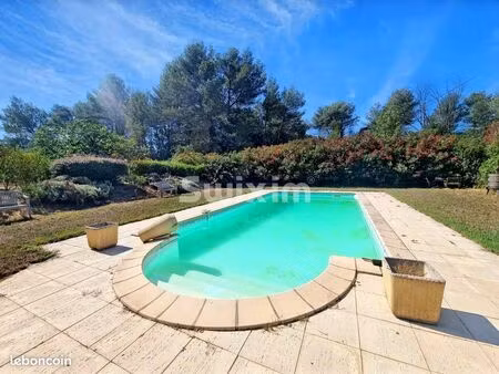 propriété 7 pièces 192 m²