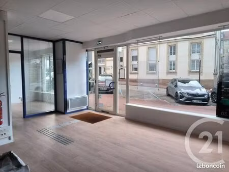local commercial 61 m²