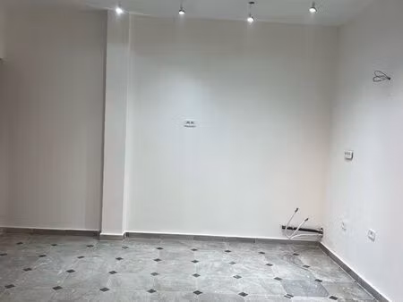 mur  local  commercial