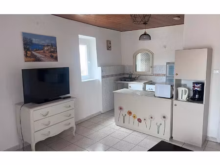 location appartement  m² t-2 à gréoux-les-bains  560 €