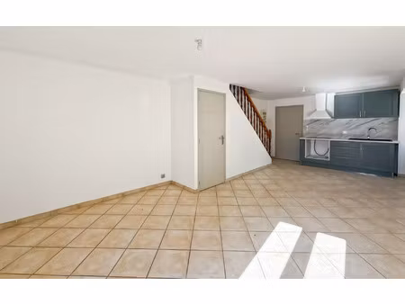 location appartement  m² t-1 à toury  560 €