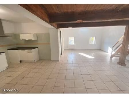location coursan-t3 lumineux de 70 m2 -place de parking