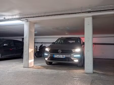 vends place de parking couverte et sécurisée proche gare gagny