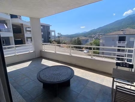 appartement t3 avec grande terrasse