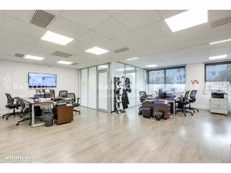 bureaux 244 m²