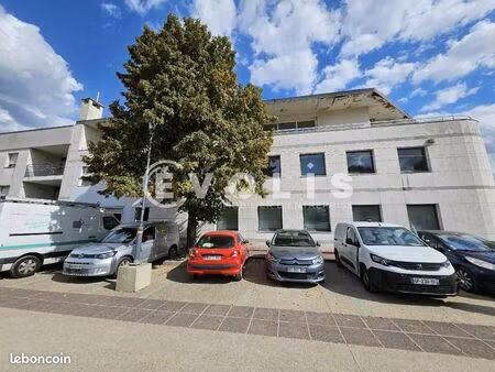 local bureaux 636 m²