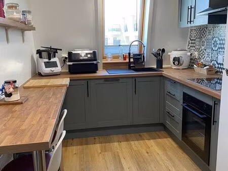 les lilas – dernier étage – appartement familial traversant avec balcon  parking en sous-s