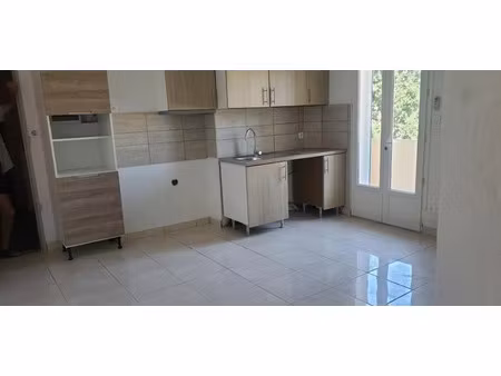 location appartement 1 pièce 45 m² à mas thibert (13104)  550 €