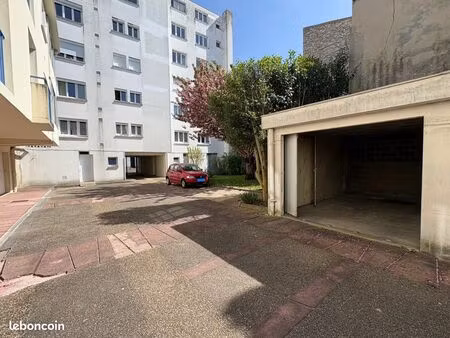 parking/box 17 m² rochefort