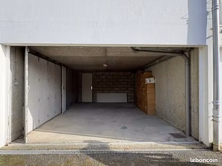 parking/box 25 m² rochefort