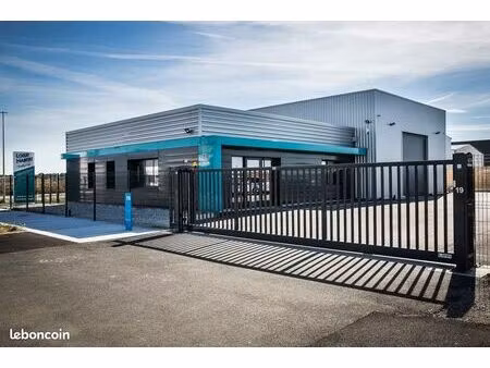 dépôt avec bureaux local d’activité et stockage