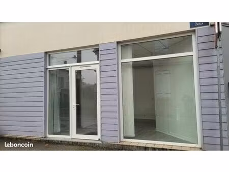 local commercial - saintes rive droite centre ville proche leclerc non inondable