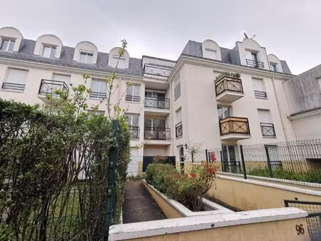 3' gare et commerces...