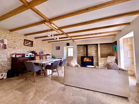 belle maison en pierres avec jardin et dépendances