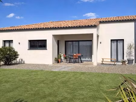 à palaja  villa contemporaine de plain-pied (2020) au calme  proche carcassonne  offrant c