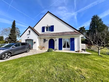 vaste maison de 250 m² sur un terrain de 1000 m²