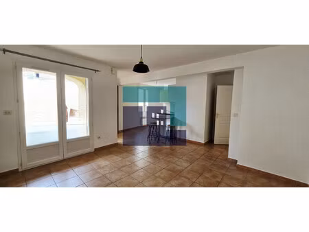 grand t2 en rez-de-chaussée