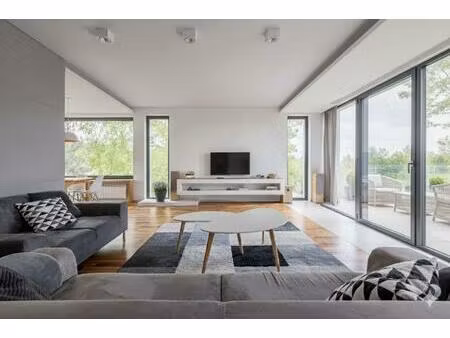 **retour a la vente hypercentre dernier etage avec terrasse + parkings à 300m rer**