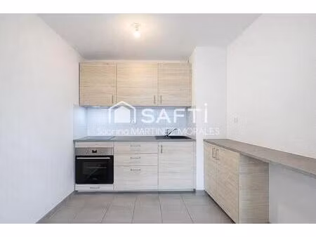 t2 rénové avec balcon et parking sécurisé