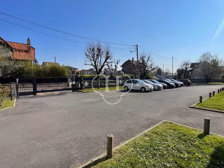 chatou - place de parking extérieur dans résidence fermée