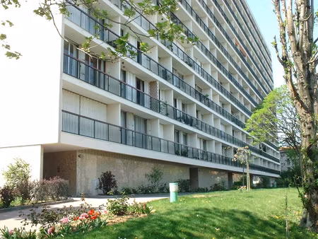 parking de 15m2 à louer 65 eur par mois à villejuif