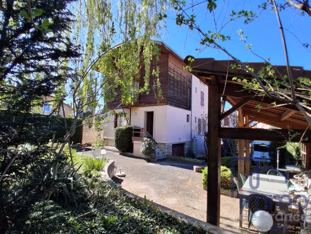 5 mn du centre  maison de caractère