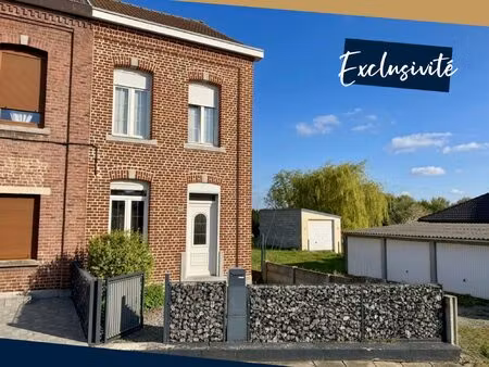 jolie maison semi-individuelle de 123 m2 habitables.