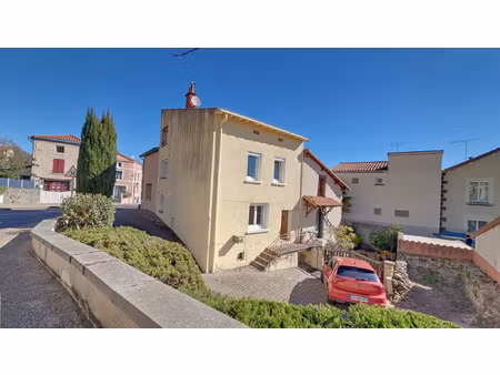 sayat maison de bourg 85 m2  3 chambres  cave.