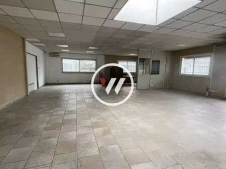 location commerce 180 m²