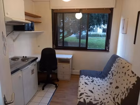 location meublée appartement 1 pièce 10 m² à neuilly-sur-seine (92200)  685 €