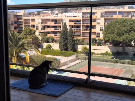 location meublée appartement 2 pièces 29 m² à hyeres (83400)  800 €