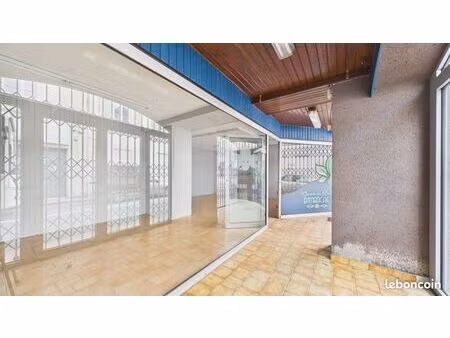 surgeres local a louer