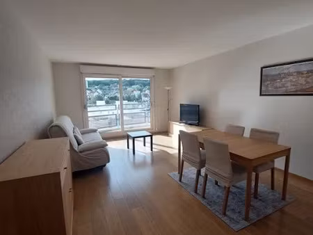 location meublée appartement 3 pièces 74 m² à chaville (92370)  2 000 €