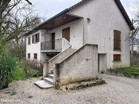 maison 5 pièces avec sous-sol complet et grand terrain arboré