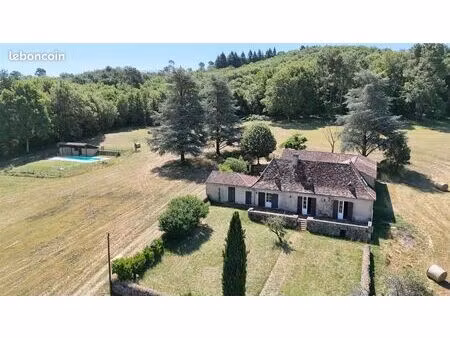 maison - 13 pièces - 5 ha de terrain - piscine - 495 000