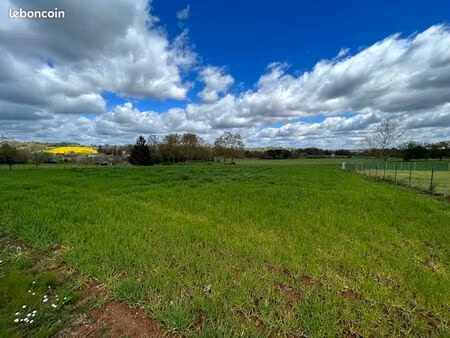 terrain constructible - 3 000m2 - nantheuil