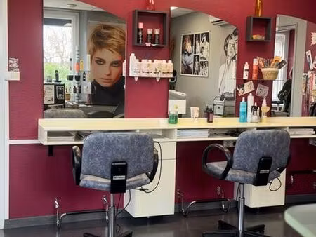 salon de coiffure à vendre – emplacement idéal  clientèle fidèle depuis 24 ans - départ à 