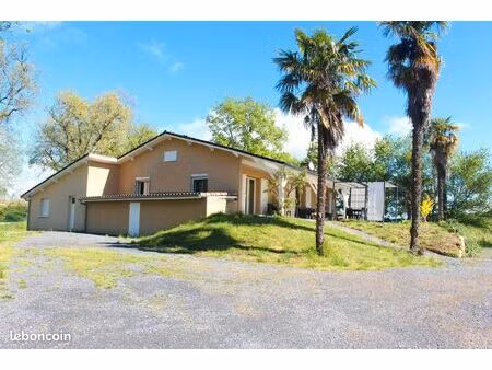 maison de campagne avec piscine – 137 m² – 4 017 m² de terrain – séailles (gers)