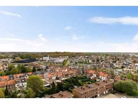 ruim appartement met 3 slaapkamers en garage te berchem!