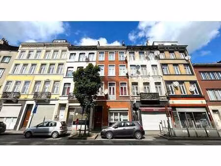 chaussee d'anvers - commerce avec logement attenant +/- 92m2