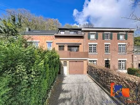 charmante maison 2 chambres de côté d'engis