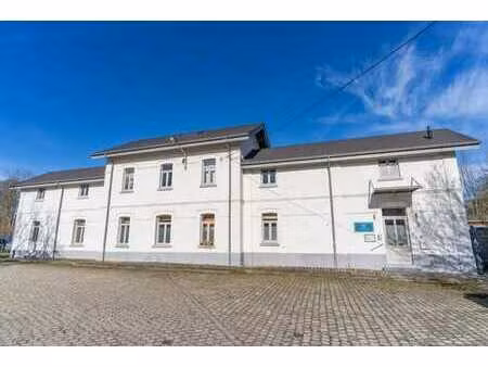 batiment mixte (bureaux + studio) dans un lieu insolite !