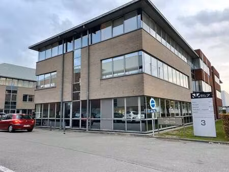 734 m² de bureaux et 280 m² d’espace de stockage à proxim...