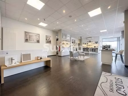 location locaux professionnels 11 pièces 265 m² à segny (01170)  4 400 €